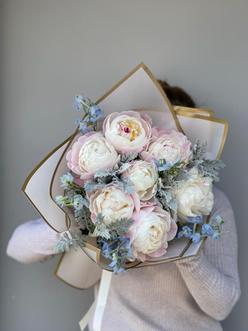 Festiva  Maxima & Delphinium Şakayık Buketi 